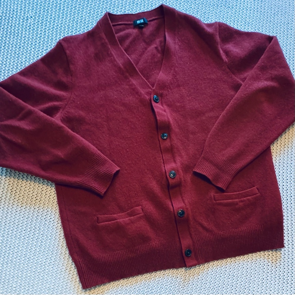 Uniqlo 100% Wool Cardigan Sweater Red XL Button Front Classic